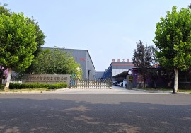 新廠(chǎng)門(mén)口 